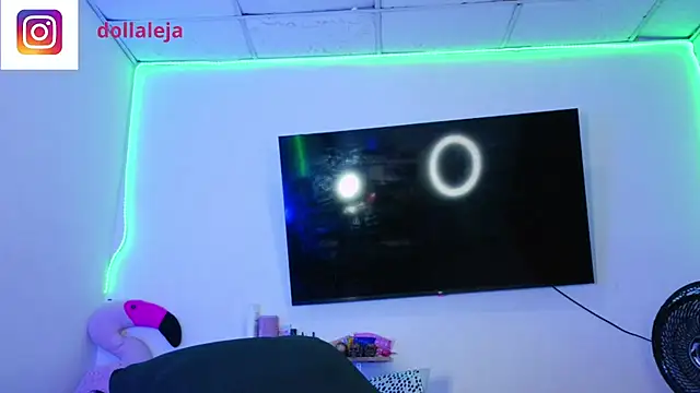 alejadolli online show from May 22, 7:04 am