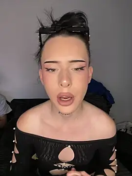 hailiechyll online show from June 5, 7:20 pm