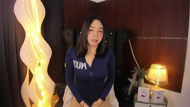 Lia Hilton1 online show from June 27, 3:51 pm