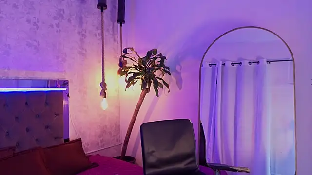 chloe bronze online show from July 14, 2:05 am