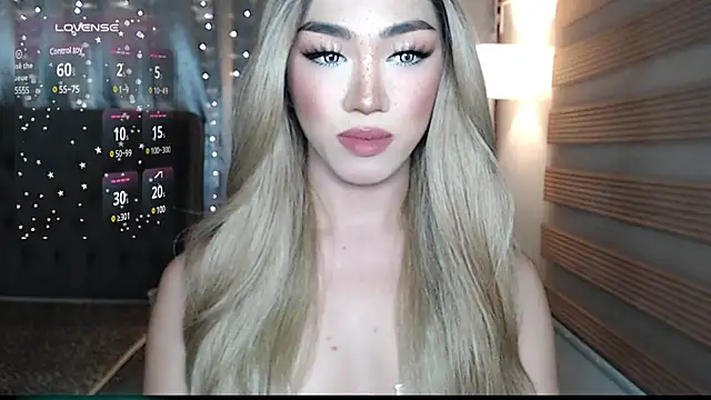 Snapshot of Local_Hoelyx chatting on December 22, 8:03 pm Local Hoelyx online show from December 22, 8:03 pm