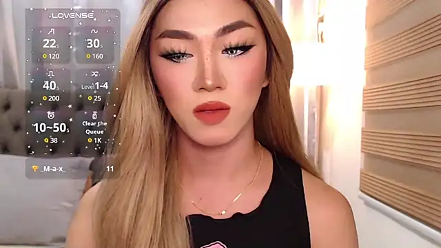 Snapshot of Local_Hoelyx chatting on January 6, 4:23 pm Local Hoelyx online show from January 6, 4:23 pm