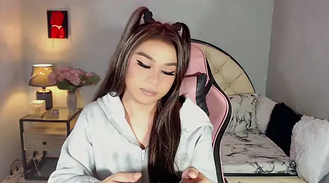 WeezyBabyXoxo online show from December 17, 4:00 pm