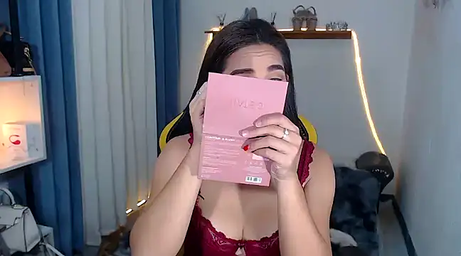 Snapshot of MarieLoveGlamorous chatting on January 3, 12:19 pm MarieLoveGlamorous online show from January 3, 12:19 pm