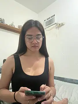 Snapshot of MarieLoveGlamorous chatting on January 30, 2:25 pm MarieLoveGlamorous online show from January 30, 2:25 pm