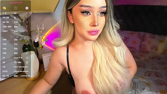 Snapshot of Miss_mariahmonroe chatting on December 7, 9:28 pm Miss mariahmonroe online show from December 7, 9:28 pm