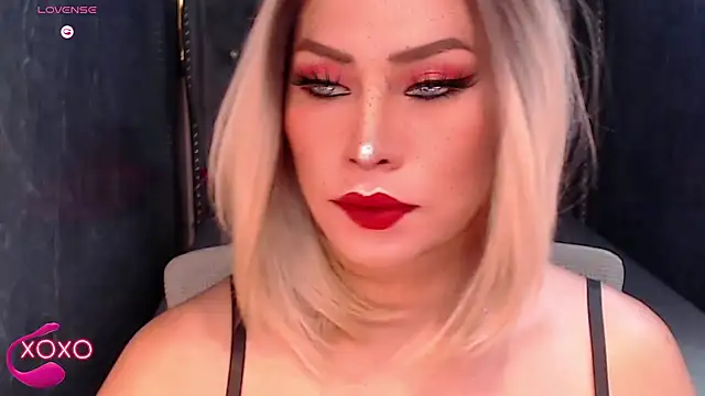 QUEEN GIAMOORE69 online show from October 1, 8:42 pm