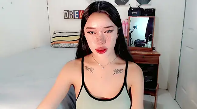 Snapshot of wiggle_nibble chatting on January 13, 1:39 pm wiggle nibble online show from January 13, 1:39 pm