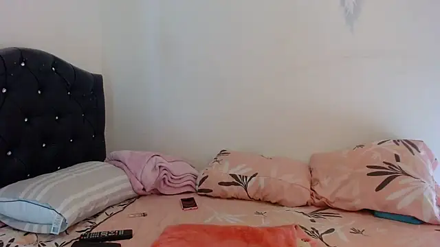 Snapshot of gooddes303salome chatting on September 26, 8:39 pm gooddes303salome online show from September 26, 8:39 pm