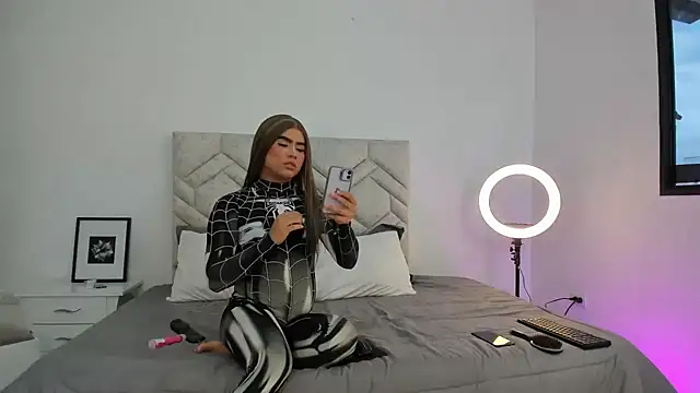 LauraBonnet7 online show from December 3, 12:55 pm