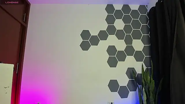 LauraBonnet7 online show from December 23, 8:44 am