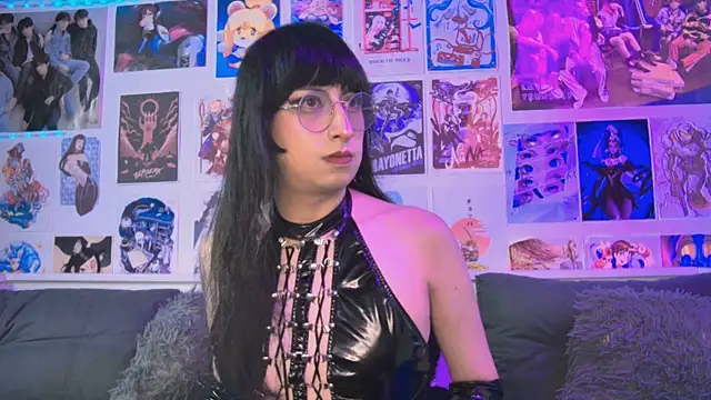 snowblack  online show from November 11, 1:57 pm