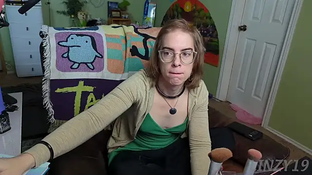 Linzy 19 online show from February 20, 3:52 pm